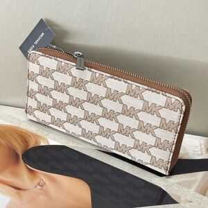 (new+tag) Michael Kors long tech wallet fits iPhone Pro Max